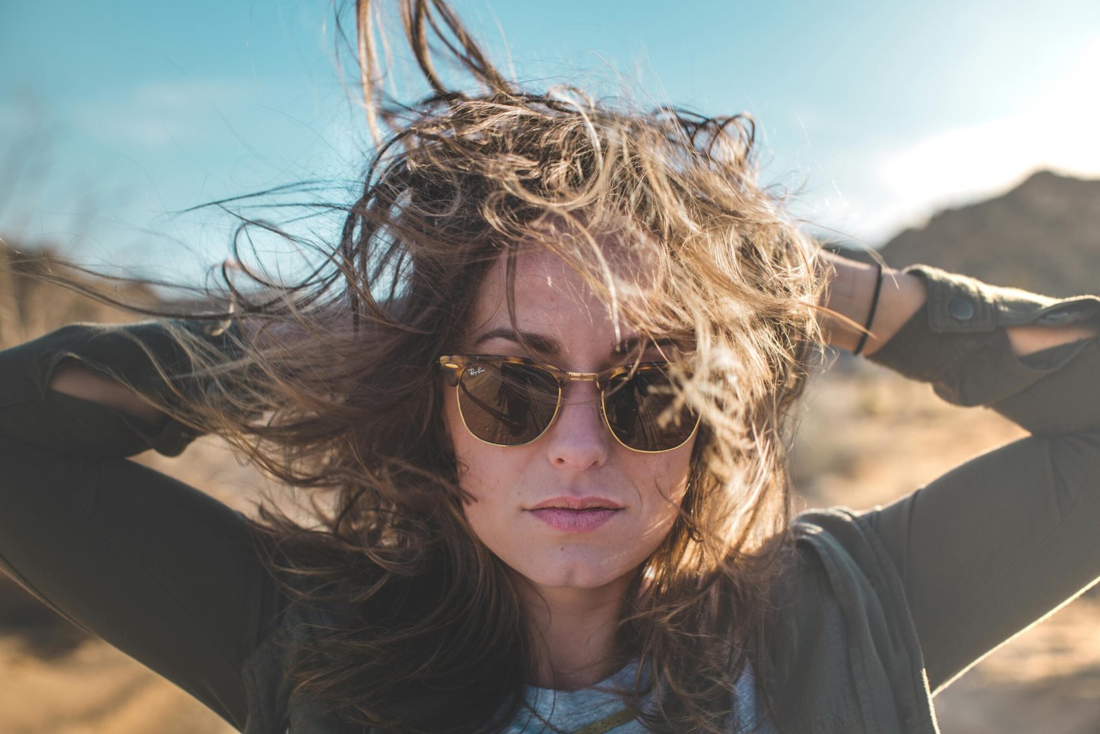 Read more about the article 10 Top Fashionable & Trendy Sunglasses for Women in 2025